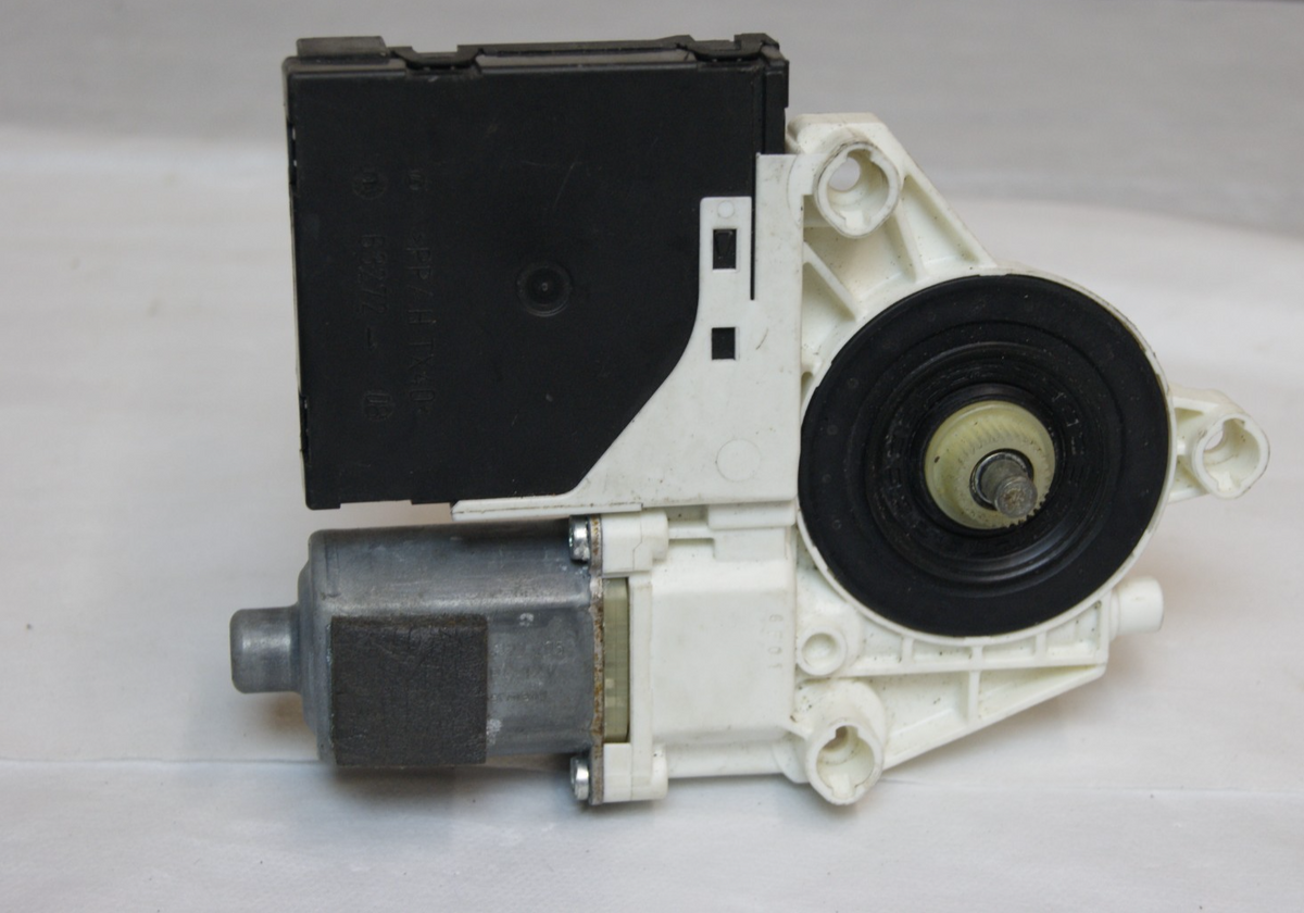 AUDI A3 PASSENGER SIDE FRONT WINDOW MOTOR 8P0959801H