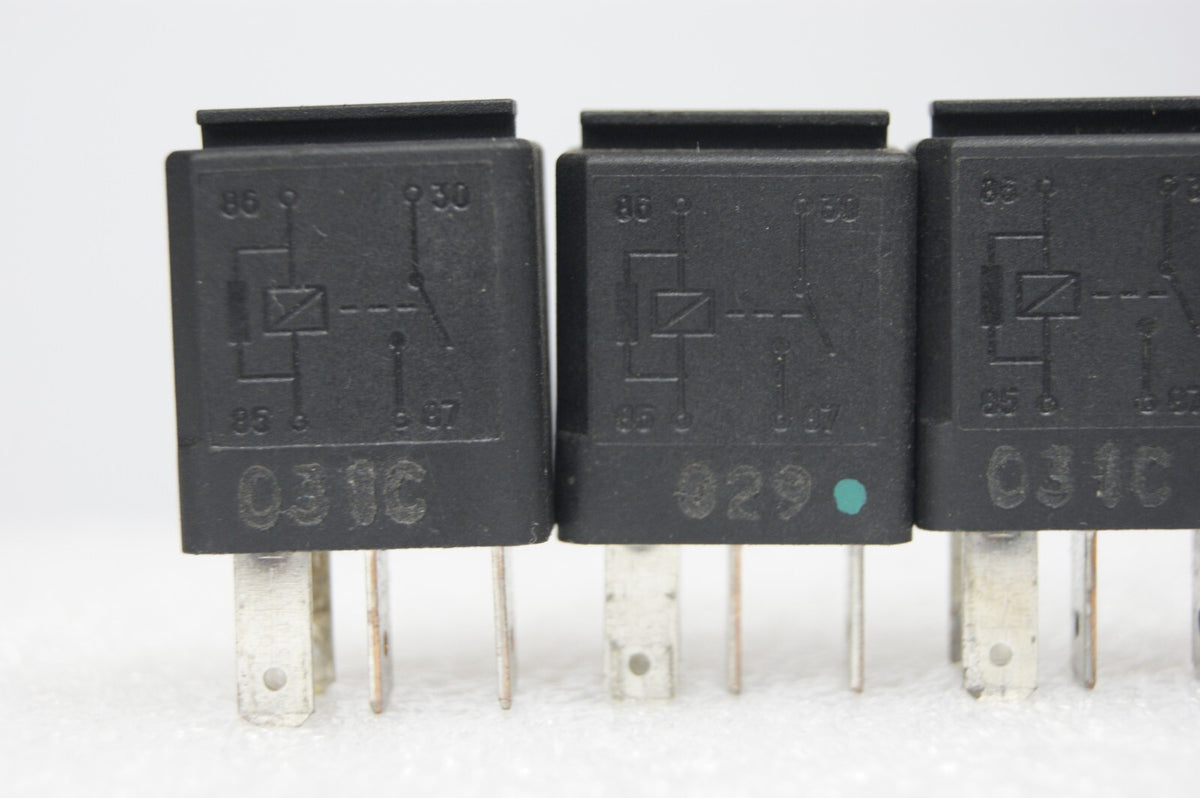 4X RELAY GM VAUXHALL 4 BLADE 12V 20A  BLACK 24435922