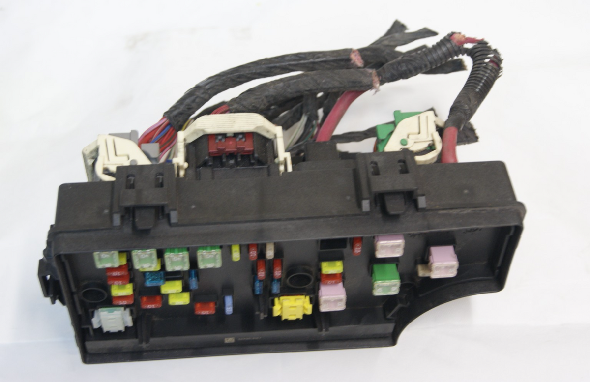 Chrysler Sebring Body Control Module Fuse Box P04692168AI