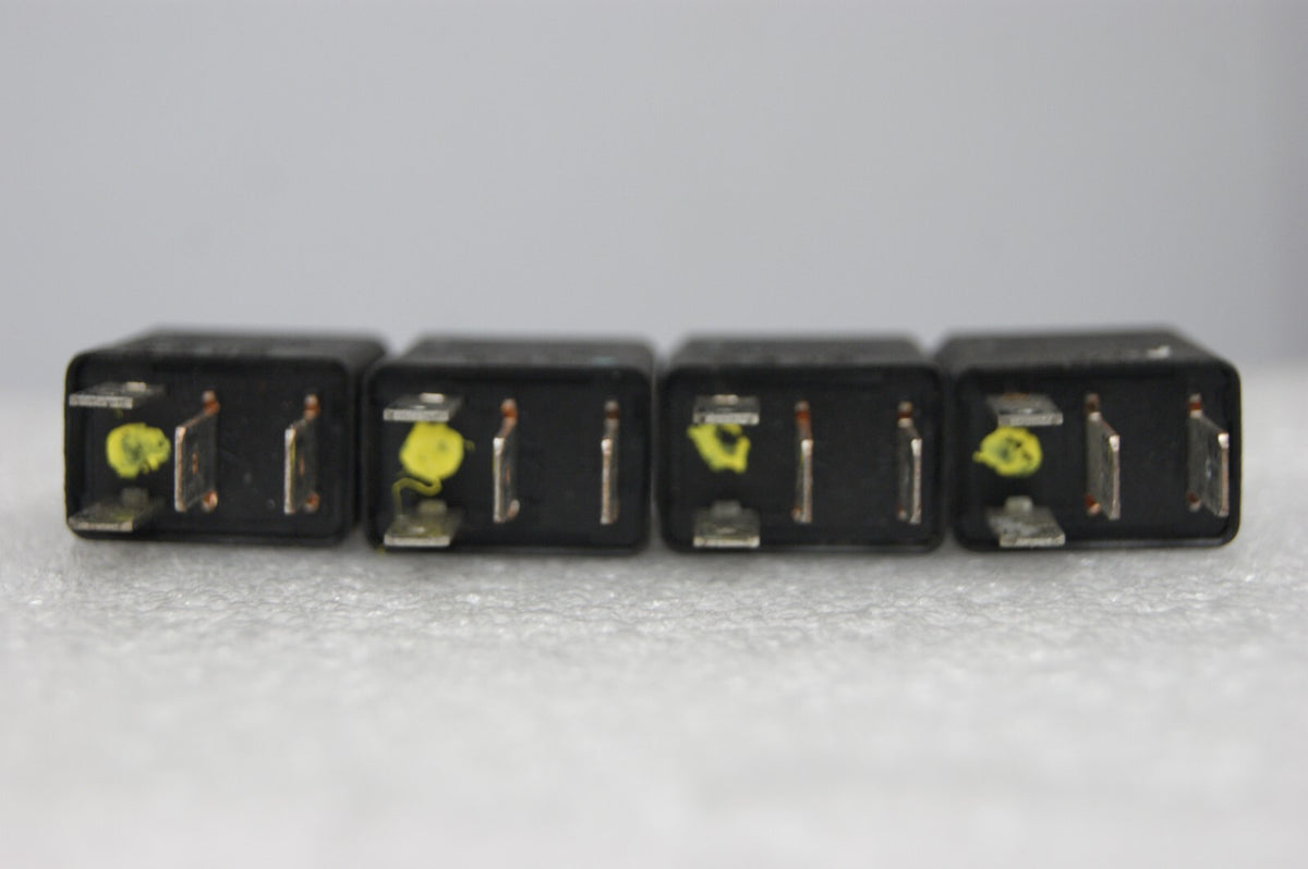 4X RELAY GM VAUXHALL 4 BLADE 12V 20A  BLACK 24435922